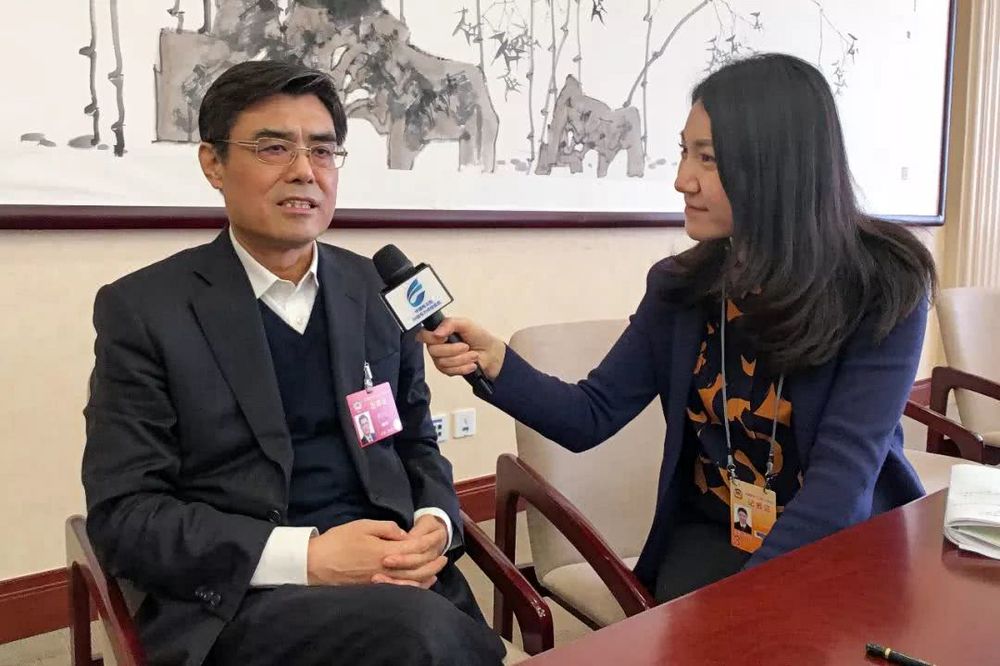 當(dāng)好能源轉(zhuǎn)型與清潔發(fā)展排頭兵——訪全國(guó)政協(xié)委員，中國(guó)華能集團(tuán)有限公司董事長(zhǎng)、黨組書記舒印彪