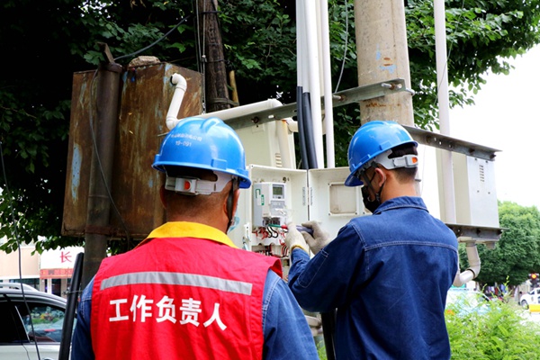 國網(wǎng)伊犁供電公司：嚴抓“小”現(xiàn)場，推進“大”安全