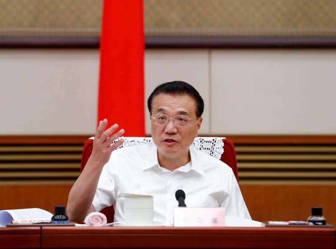 李克強(qiáng)：發(fā)揮西部風(fēng)、光、水電等優(yōu)勢 建大型清潔能源基地