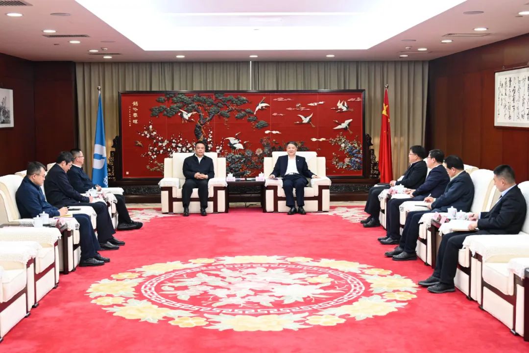 溫樞剛會見哈電集團董事長、黨委書記曹志安