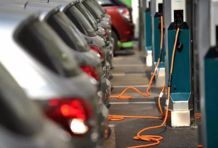 油價漲怕了，電動車主也笑不出