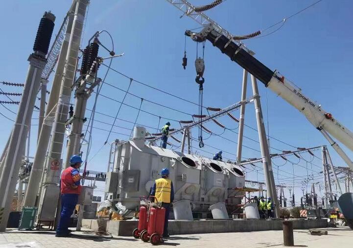 吊罩成功！主變大修工程為“綠色電”保駕護航