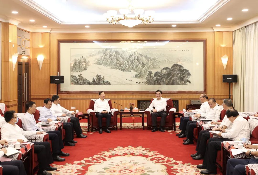 國家電網(wǎng)董事長、黨組書記辛保安與青海省委書記信長星、省長吳曉軍會(huì)談