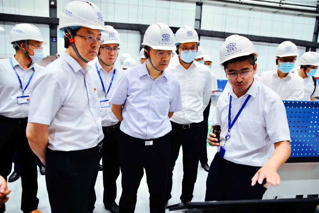 鄒磊到東方電氣集團(tuán)東方汽輪機(jī)公司參觀(guān)訪(fǎng)問(wèn)