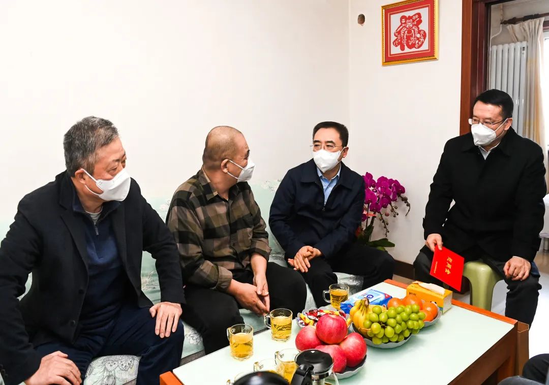 鄒磊、劉明勝走訪慰問(wèn)退休老領(lǐng)導(dǎo)、勞模遺屬、困難黨員群眾