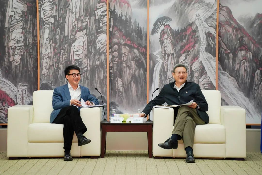 國(guó)家電投黨組書記、董事長(zhǎng)錢智民會(huì)見(jiàn)申能集團(tuán)黨委書記、董事長(zhǎng)黃迪南