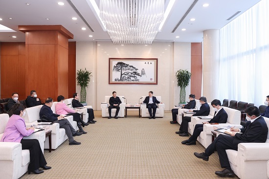 溫樞剛鄧建玲會見鄂爾多斯市委書記李理、市長杜匯良