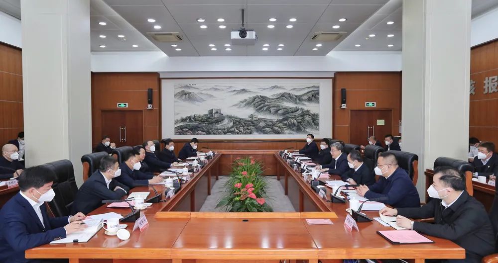 中核集團(tuán)黨組書記、董事長(zhǎng)余劍鋒與遼寧省委書記郝鵬、省長(zhǎng)李樂成會(huì)談