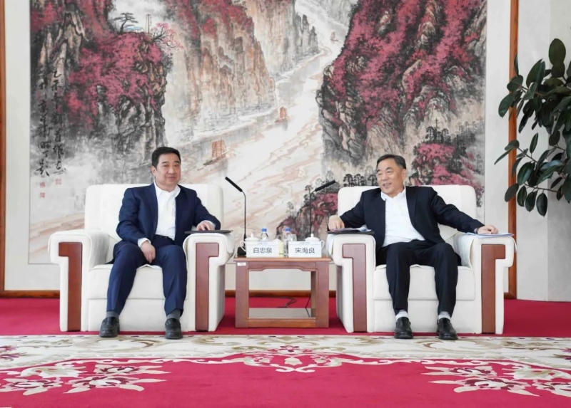 中國能建黨委書記、董事長宋海良與中國電氣裝備黨委書記、董事長白忠泉會談