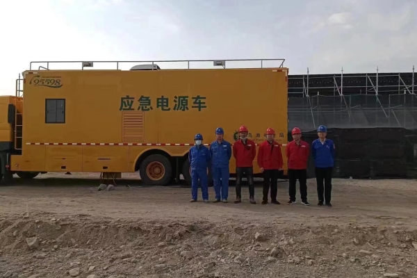 烏海市千里山供電公司：保電路上，我們一直在