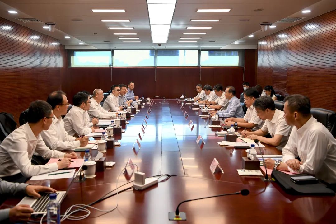 華電集團(tuán)黨組書記、董事長(zhǎng)江毅會(huì)見隆基綠能總裁李振國(guó)