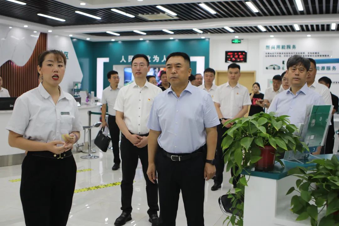 香河縣委書記梁寶杰、縣長李海濱調(diào)研國網(wǎng)香河縣供電公司重點工作