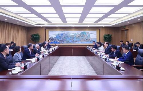 國(guó)家電網(wǎng)與香港中電集團(tuán)推動(dòng)清潔能源開發(fā)利用、促進(jìn)新能源發(fā)展等方面深化合作