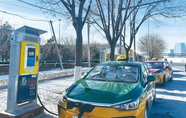 一天去四趟換電站，新能源出租車“不抗凍”怎么開