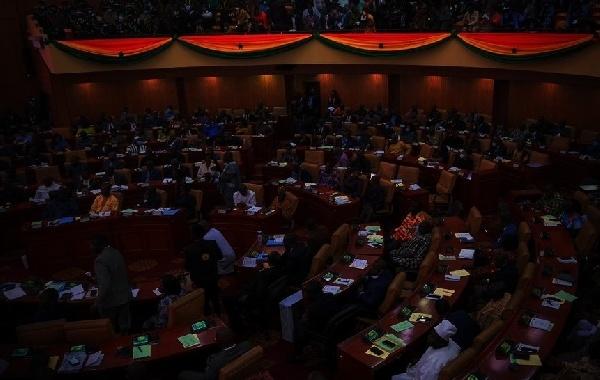 英媒：加納議會欠電費，電力公司拉閘打斷國情咨文