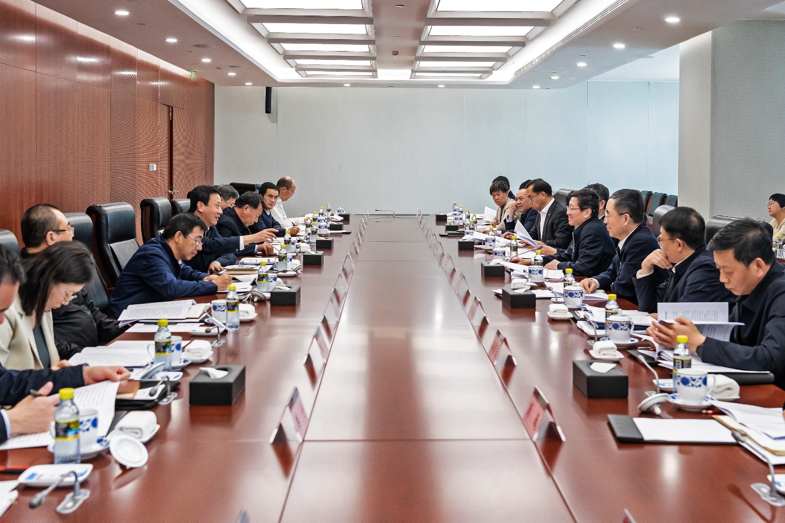 國家能源局黨組成員、副局長任京東一行到國家能源集團(tuán)調(diào)研