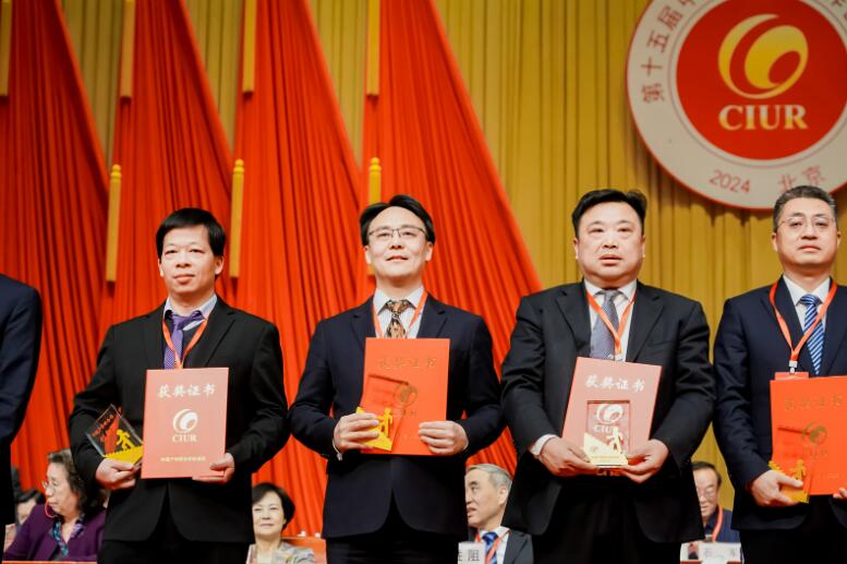 中國(guó)能建綠色建材公司黨委書(shū)記、董事長(zhǎng)，綠色先進(jìn)材料研究院院長(zhǎng)蔣洋榮獲“2023年中國(guó)產(chǎn)學(xué)研合作創(chuàng)新獎(jiǎng)”