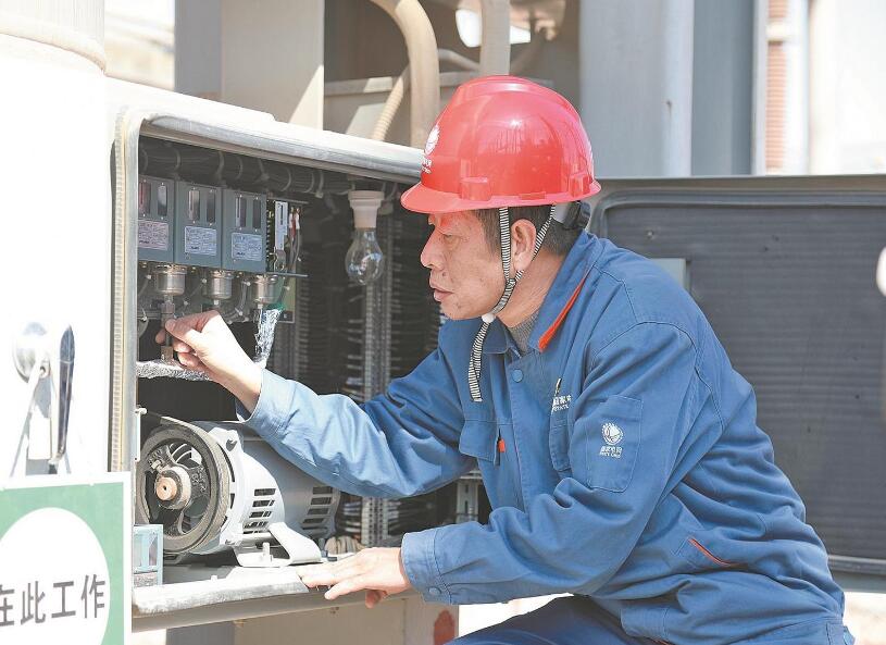 【國網楷?！垮X建華：把守護電網安全當作一生的事業(yè)