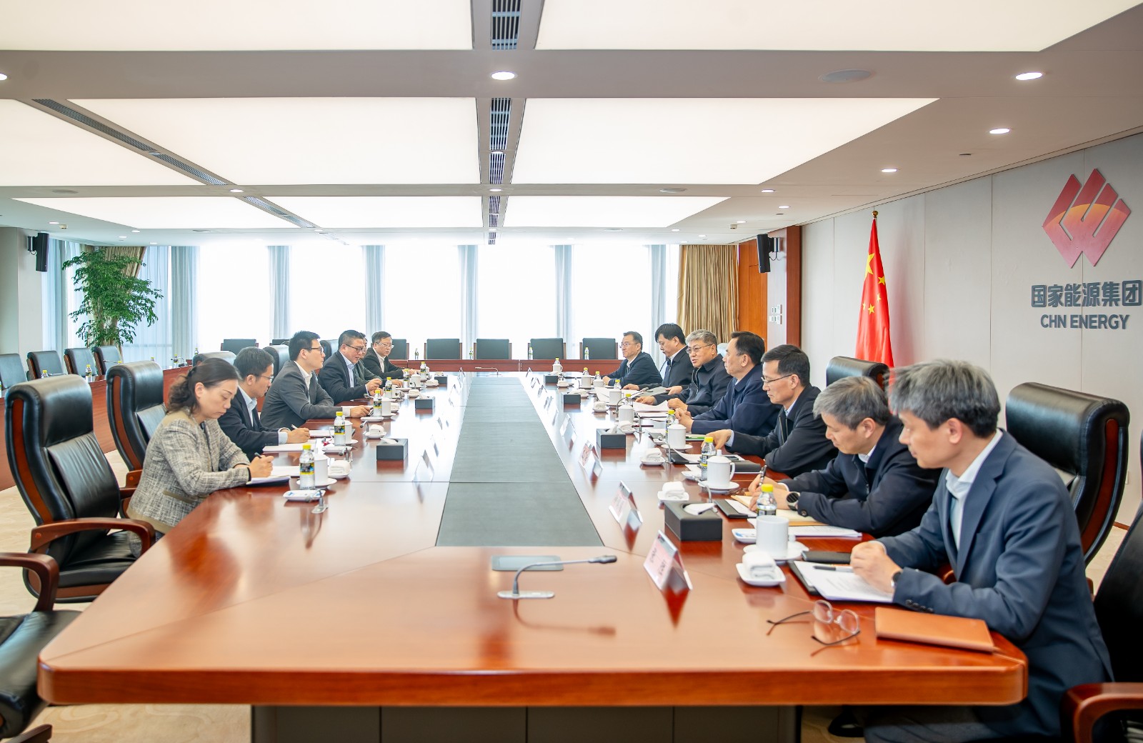 國家能源集團(tuán)黨組書記、董事長劉國躍會見上海電氣集團(tuán)黨委書記、董事長吳磊