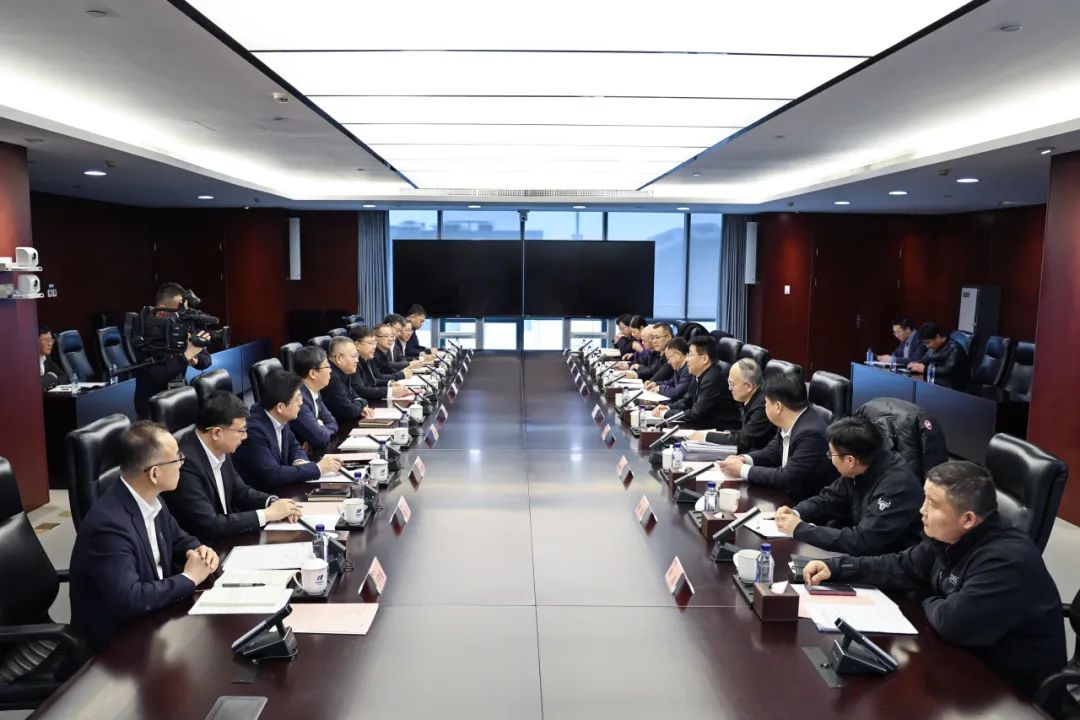 華電集團黨組副書記、總經(jīng)理葉向東與北京市副市長高朋舉行會談