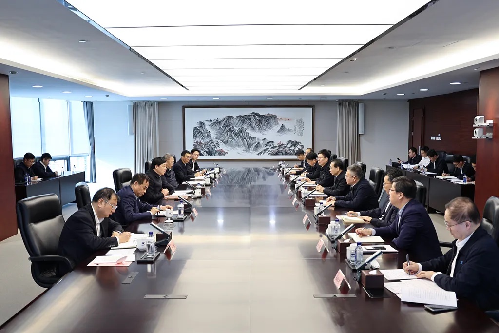 華電集團(tuán)董事長江毅、總經(jīng)理葉向東與國家電網(wǎng)董事長、黨組書記張智剛會談
