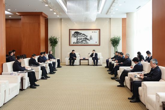 華能集團董事長溫樞剛、總經(jīng)理鄧建玲會見國家電網(wǎng)董事長張智剛