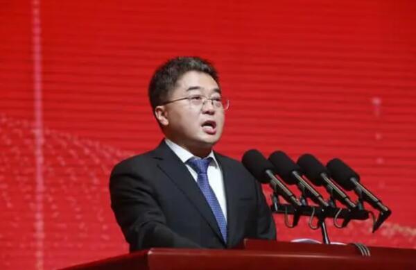 “垃圾大王”嚴(yán)圣軍，拿啥完成近千億投資?