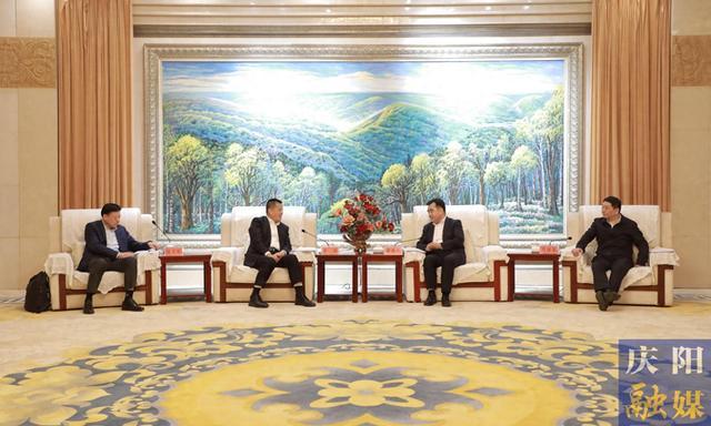 慶陽市委書記黃澤元、市長周繼軍與山東能源集團(tuán)黨委書記、董事長李偉一行座談