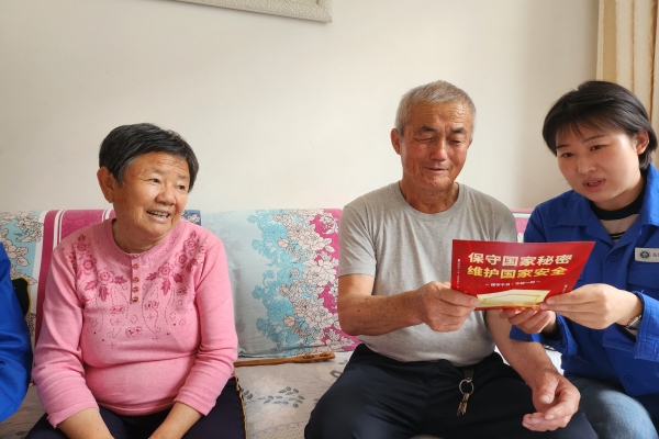 內(nèi)蒙古電力公司烏海千里山供電公司黨支部、工會、團支部（青工委）開展“蒙電愛心光明行”保密宣傳活動