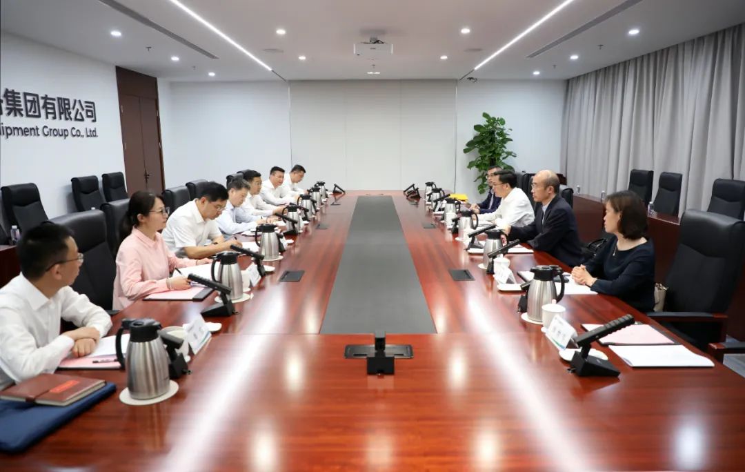 中國電氣裝備黨委副書記、總經理周群會見上海市經信委副主任湯文侃