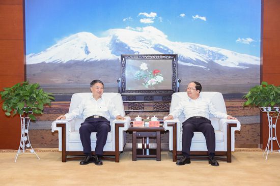 華能集團(tuán)有限公司黨組書記、董事長溫樞剛拜會克州黨委書記王學(xué)東