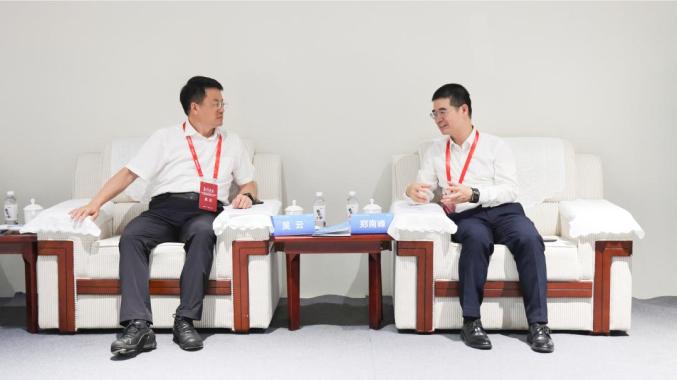 吳云與中國科學(xué)院院士、中國氫能聯(lián)盟戰(zhàn)略指導(dǎo)