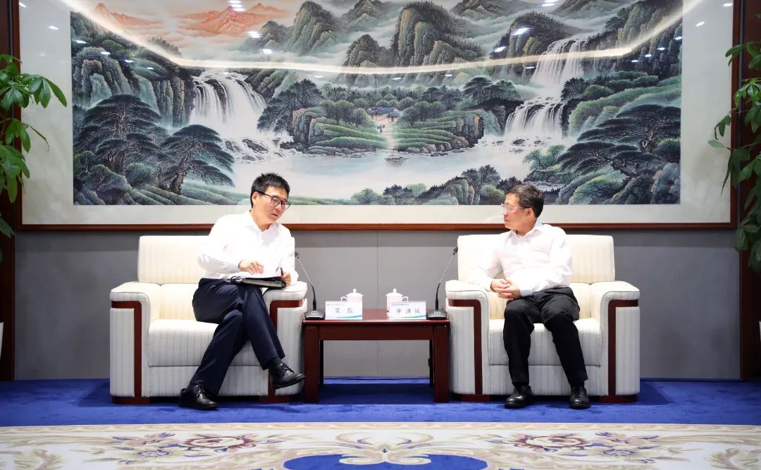 中國電氣裝備黨委書記、董事長李洪鳳會見上海電氣集團(tuán)黨委書記、董事長吳磊