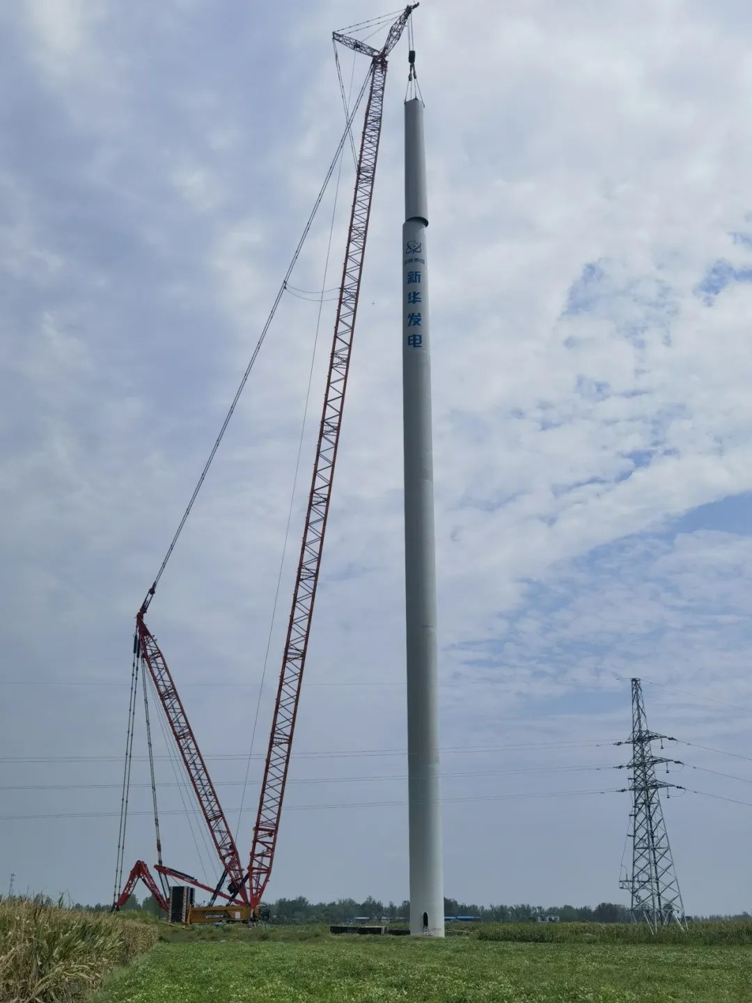 河南省唐河縣東王集、畢店60兆瓦風(fēng)電項(xiàng)目塔筒圓滿(mǎn)完成吊裝