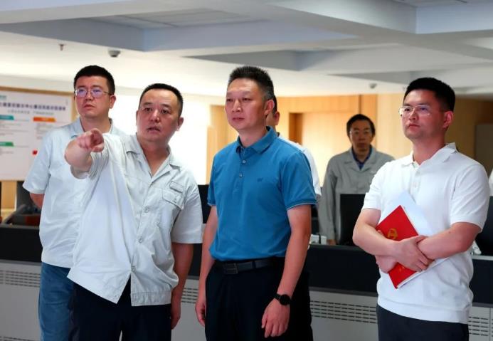 崇州市委副書記、市長(zhǎng)饒程赴國(guó)網(wǎng)崇州供電公司調(diào)研高溫電力保供工作