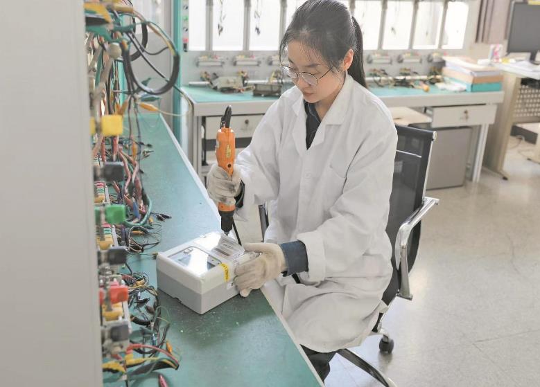 謝超：十年如一日，專和電能表“較真”