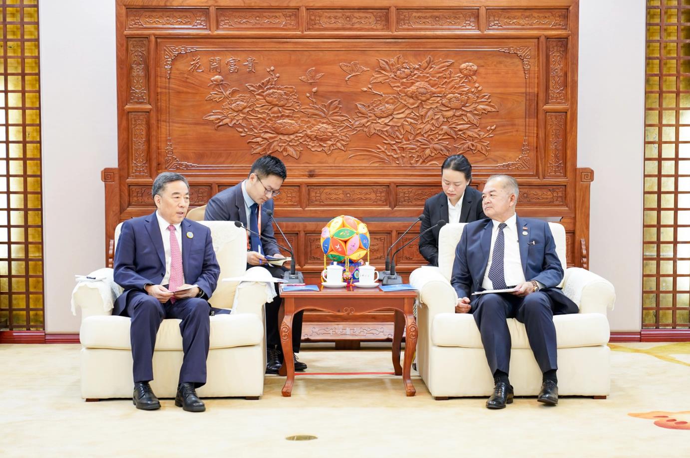 中國能建黨委書記、董事長宋海良與老撾副總理