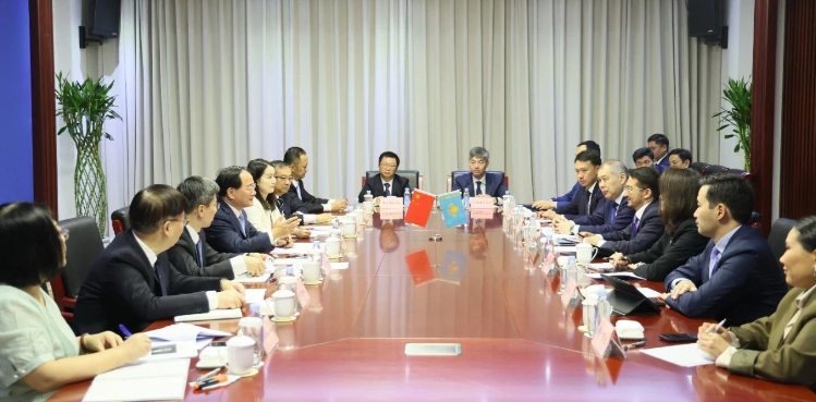 金壯龍會見哈薩克斯坦數(shù)字發(fā)展、創(chuàng)新和航空航天工業(yè)部部長扎斯蘭·馬季耶夫