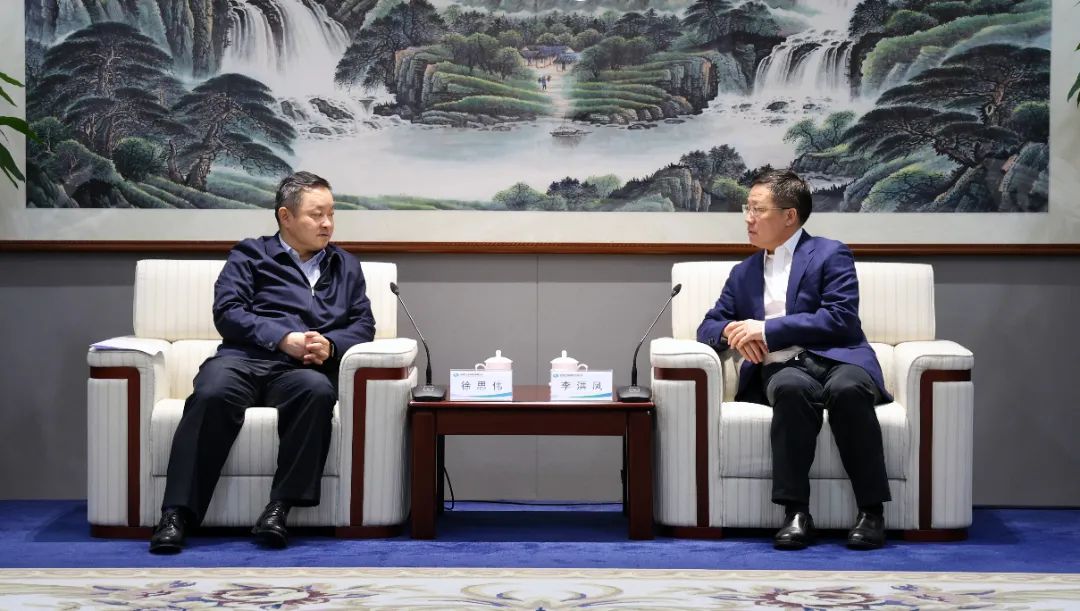 中國(guó)電氣裝備黨委書記、董事長(zhǎng)李洪鳳會(huì)見中國(guó)國(guó)新黨委書記、董事長(zhǎng)徐思偉
