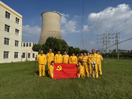 南京化學(xué)工業(yè)園熱電有限公司黨員先鋒在行動，廠外環(huán)境整治展擔(dān)當(dāng)