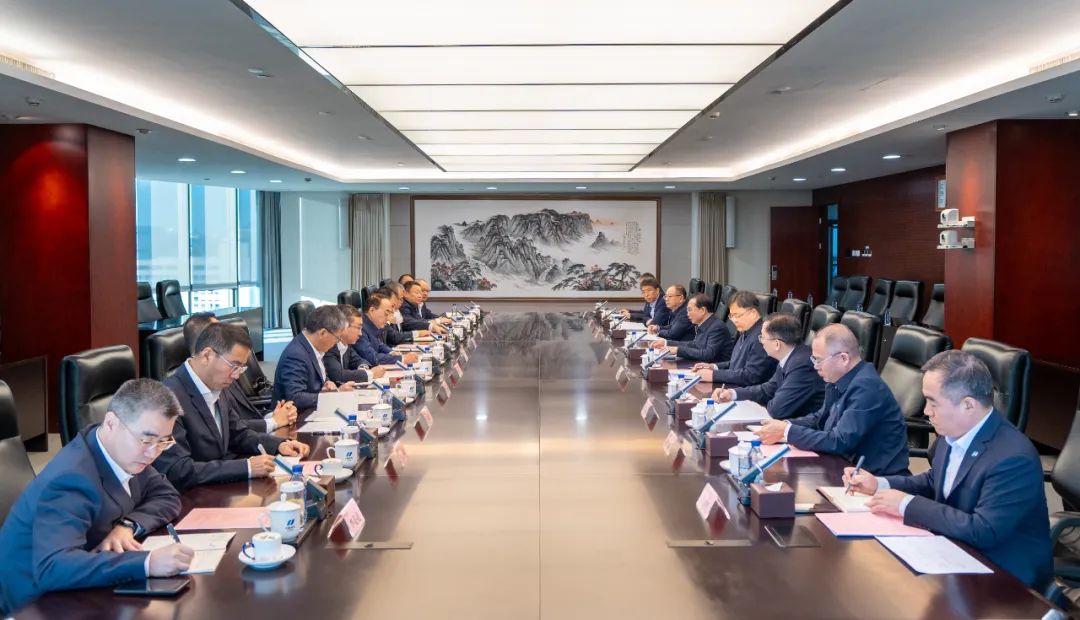 華電集團(tuán)黨組書記、董事長江毅會見中國中車黨委書記、董事長孫永才