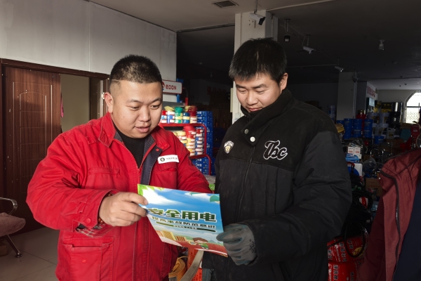 內(nèi)蒙古電力集團烏海千里山供電公司蒙電愛心光明行，用電無憂進社區(qū)
