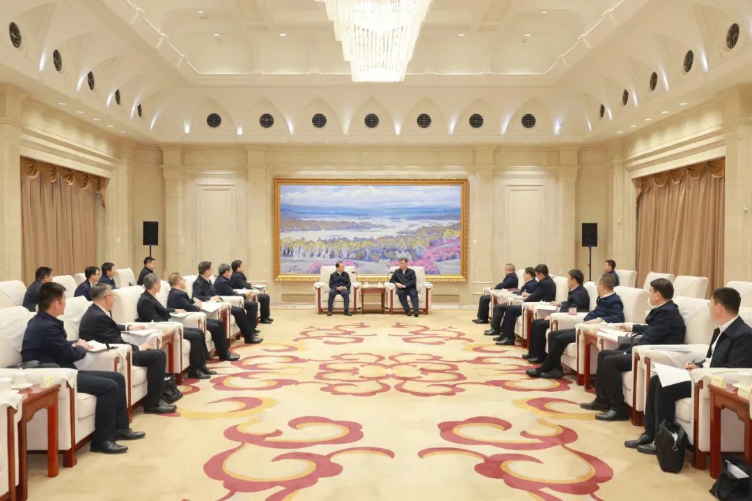 華電集團(tuán)黨組書記、董事長江毅與新疆維吾爾自治區(qū)主要領(lǐng)導(dǎo)舉行會(huì)談