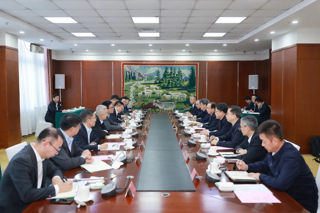 華電集團(tuán)黨組書記、董事長江毅與上海電氣黨委書記、董事長吳磊舉行會(huì)談