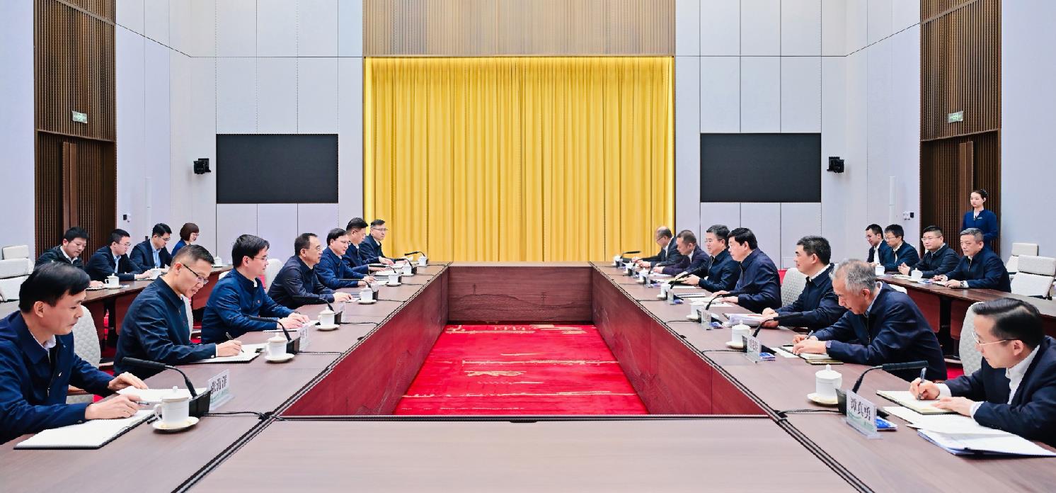中國(guó)大唐集團(tuán)董事長(zhǎng)鄒磊、總經(jīng)理張傳江與國(guó)家電網(wǎng)董事長(zhǎng)張智剛、總經(jīng)理龐驍剛會(huì)談