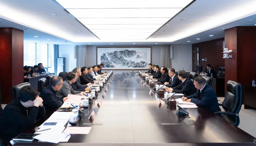 華電集團(tuán)董事長、黨組書記江毅與北京市政府黨組成員、副市長文獻(xiàn)舉行會(huì)談